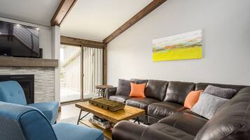 Townhome, 3 Bedrooms | Living area | Flat-screen TV