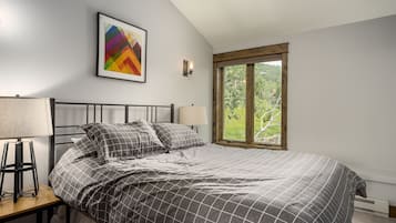 Stadtwohnung, 3 Schlafzimmer | 3 Schlafzimmer, Schreibtisch, laptopgeeigneter Arbeitsplatz