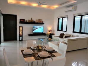 Family Villa with Private Pool | Ausblick vom Zimmer