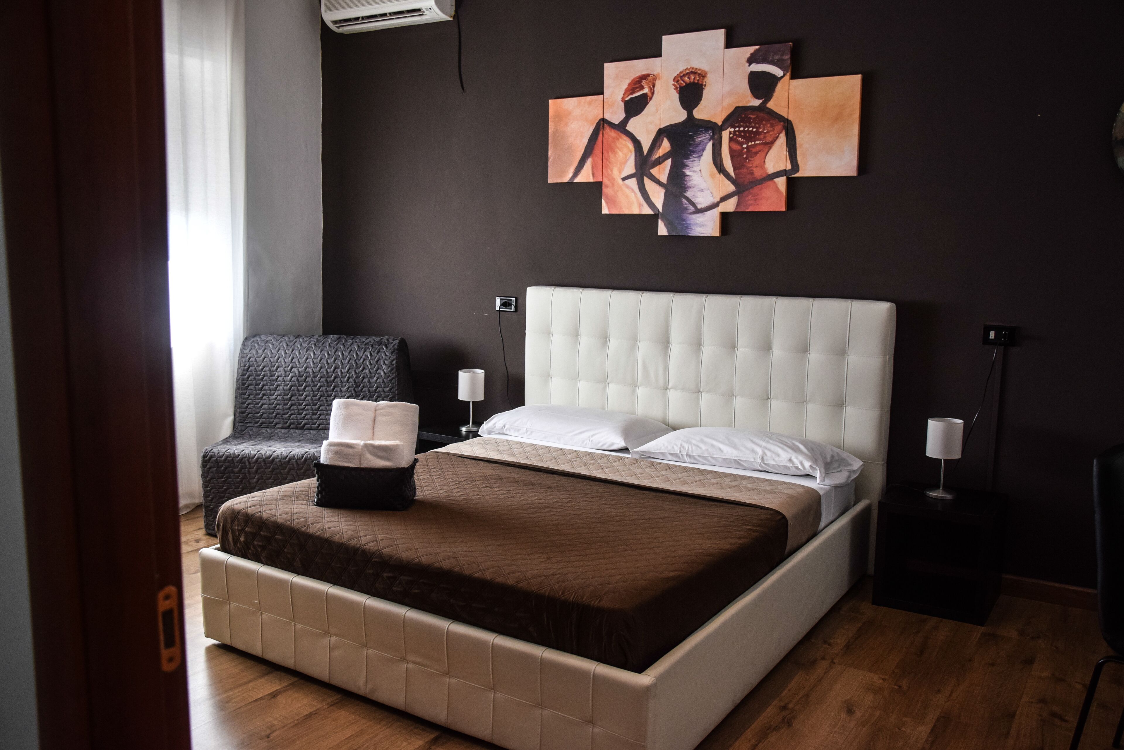 Minibar, lits bébé (en supplément), lits pliants/supplémentaires