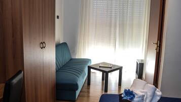 Camera con letto matrimoniale o 2 letti singoli | Minibar, culle/letti per bambini (a pagamento)