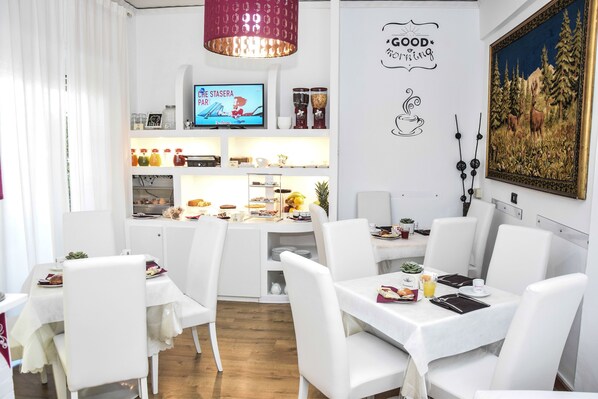 Daily buffet breakfast (EUR 8 per person) - Hotel Kennedy (Naples)