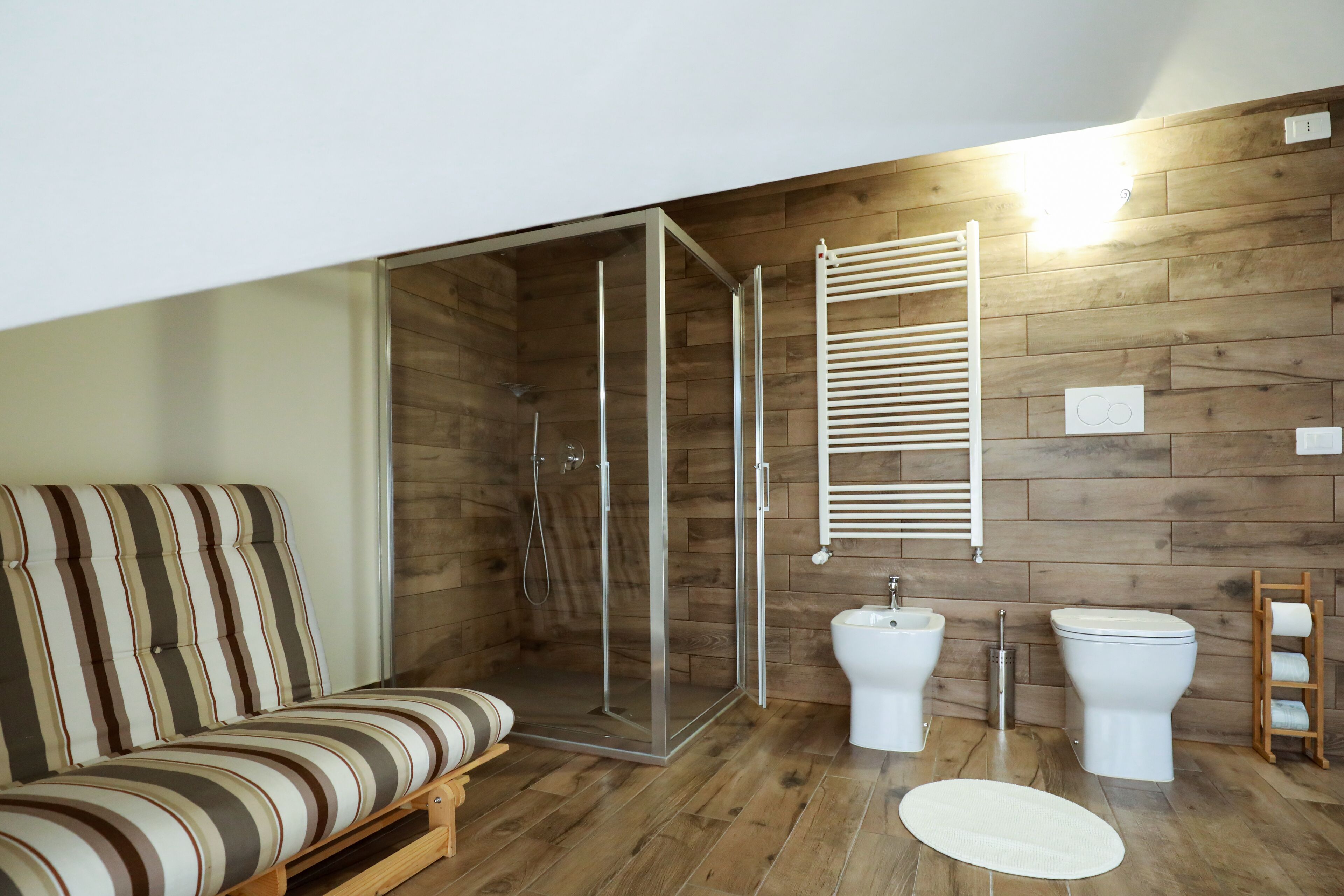 ファミリー スタジオ | バスルーム | シャワー、バスアメニティ (無料)、バスローブ、ビデ