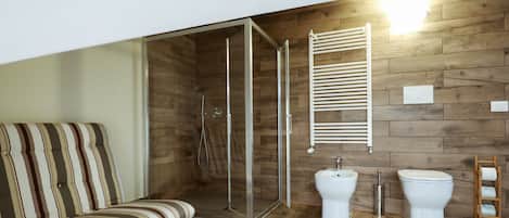 Family Studio | Bathroom | Shower, free toiletries, bathrobes, bidet