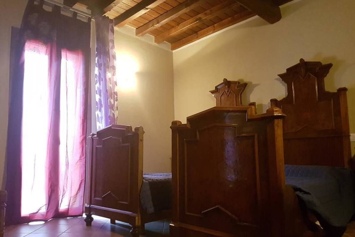 Habitación estándar con 2 camas individuales, vistas al jardín | Escritorio, camas supletorias gratuitas, wifi gratis