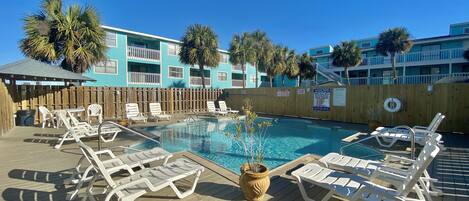 2 outdoor pools