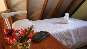 Single Room | Bed sheets - Canto del Rio Lodge (San Antonio de Cumbaza)