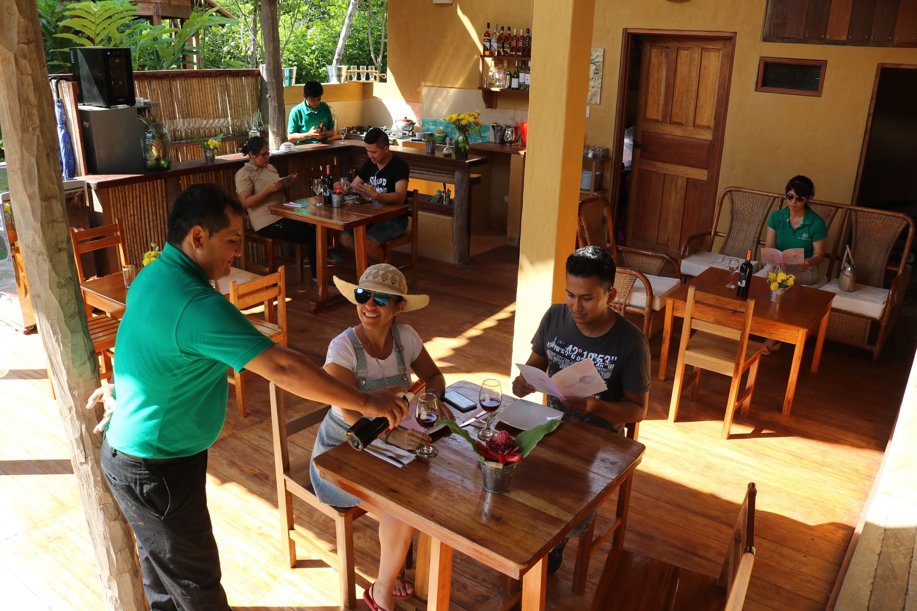 Café da manhã com pratos da culinária local grátis todos os dias