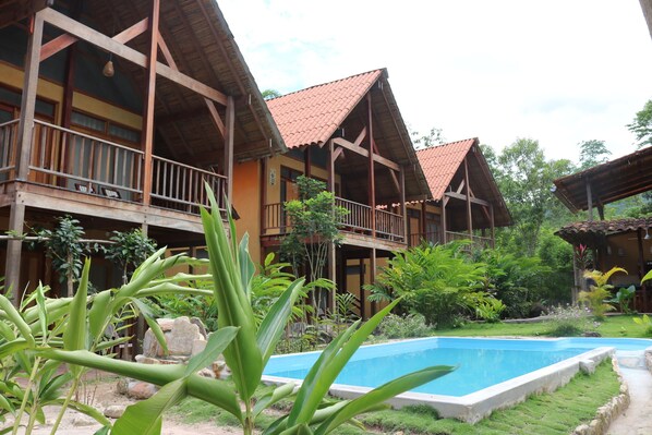 Outdoor pool - Canto del Rio Lodge (San Antonio de Cumbaza)
