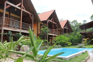 Outdoor pool - Canto del Rio Lodge (San Antonio de Cumbaza)