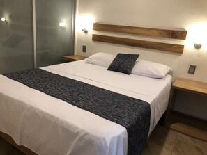 Een strijkplank/strijkijzer, gratis wifi, beddengoed