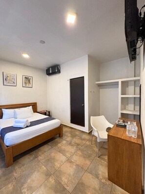 Standard Room, 1 Bedroom | Minibar, iron/ironing board, free WiFi, bed sheets - Hotel 15 Avenida (Tapachula)