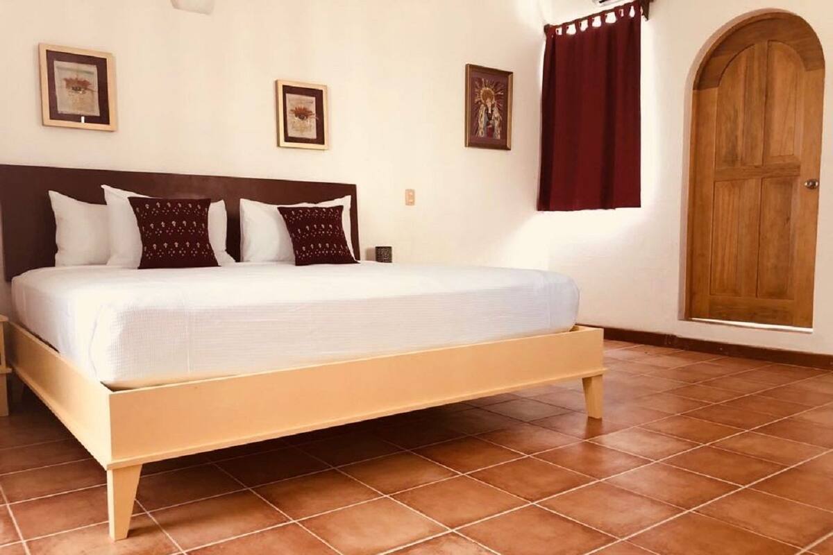 Minibar y caja de seguridad en la habitación