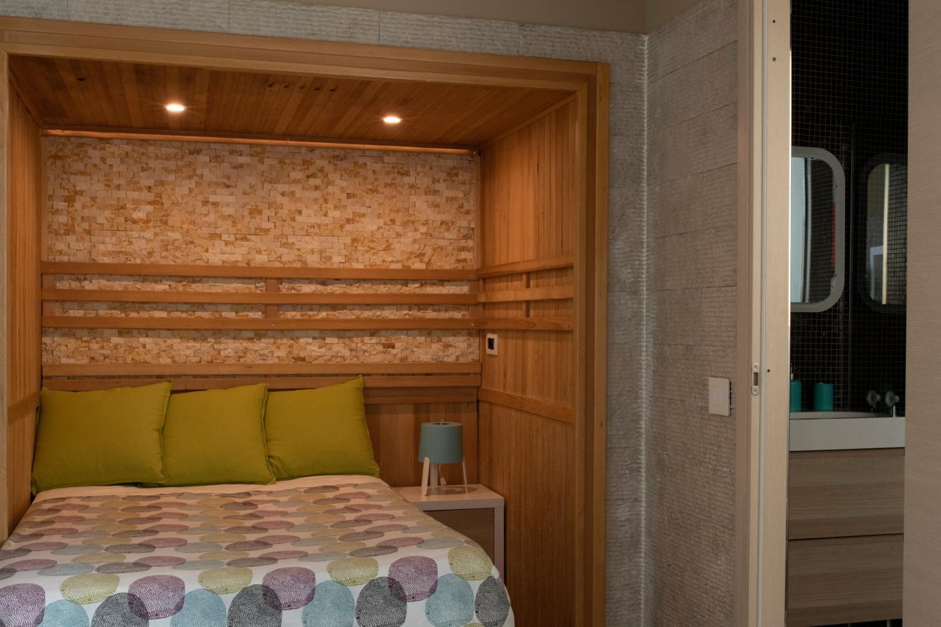 Minibar, una scrivania, insonorizzazione