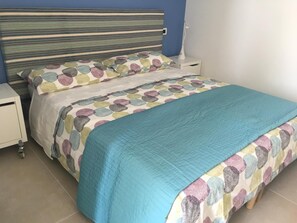 迷你吧、办公桌、隔音、婴儿床