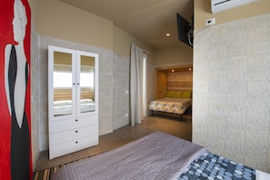 Family Double Room, Patio, Garden View | Minibar, desk, soundproofing, cribs/infant beds - B&B il giardino di Agata (Mascalucia)