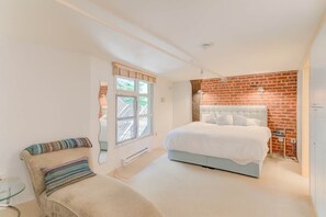 2 chambres, fer et planche à repasser, Wi-Fi, draps fournis