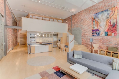 Spacious Luxury Historic Loft in Downtown SF