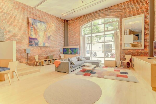 TV, offices - Spacious Luxury Historic Loft in Downtown SF (San Francisco)
