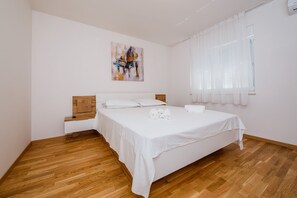 4 Schlafzimmer, Bügeleisen/Bügelbrett, WLAN, Bettwäsche