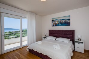 4 slaapkamers, een strijkplank/strijkijzer, wifi, beddengoed