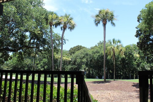 On Cougar Point - 3 minute walk to the beach - updated villa