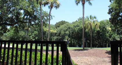 On Cougar Point - 3 minute walk to the beach - updated villa