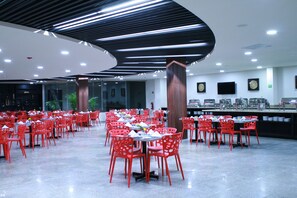 Ilmainen päivittäinen tilauksen mukaan valmistettu aamiainen 