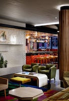 3 bars/lounges