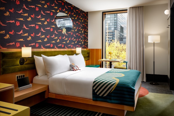 Queen Room | Premium bedding, minibar, in-room safe, individually decorated