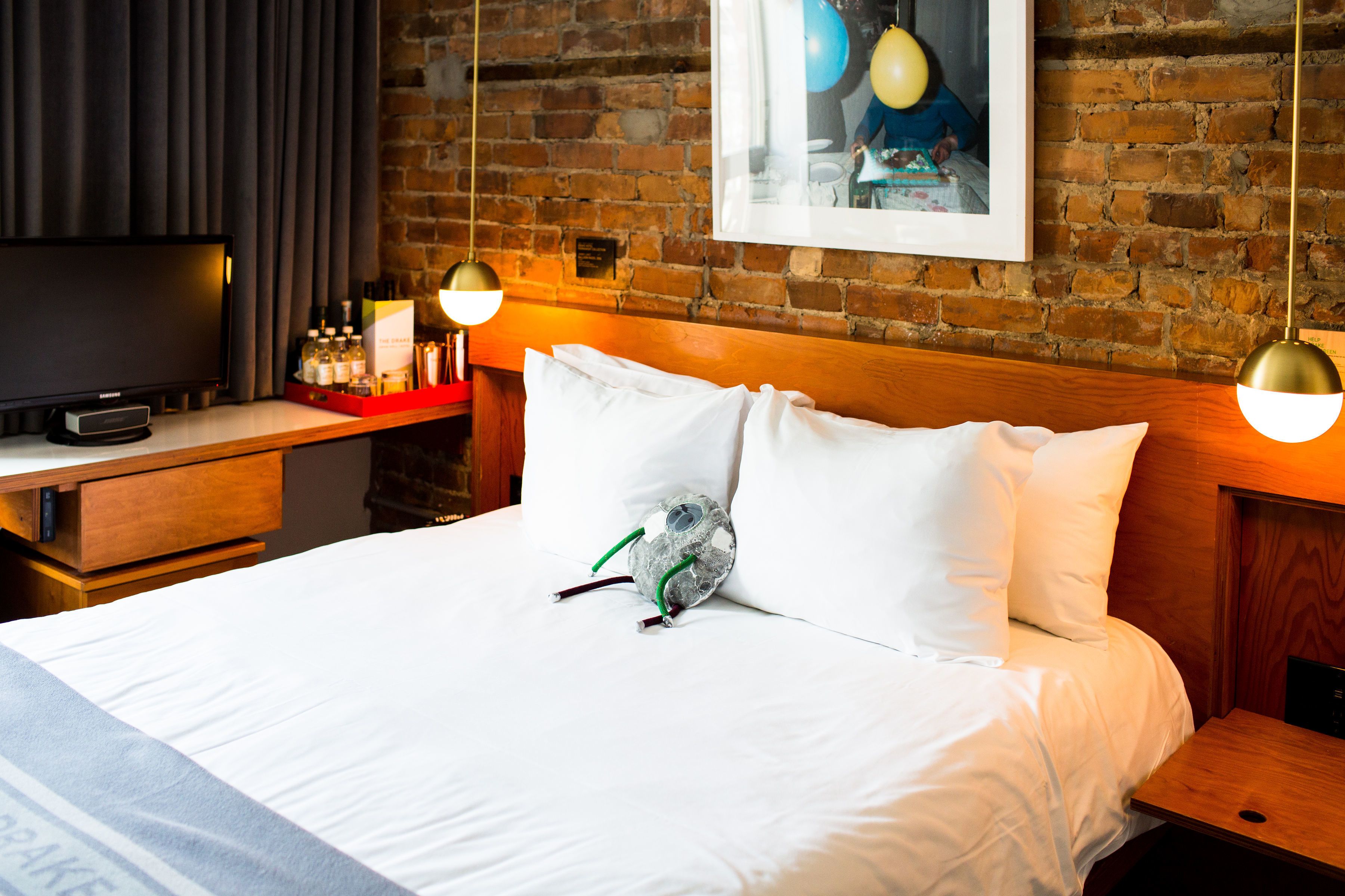 2 bedrooms, premium bedding, minibar, in-room safe