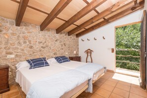 3 chambres, fer et planche à repasser, Wi-Fi gratuit, draps fournis