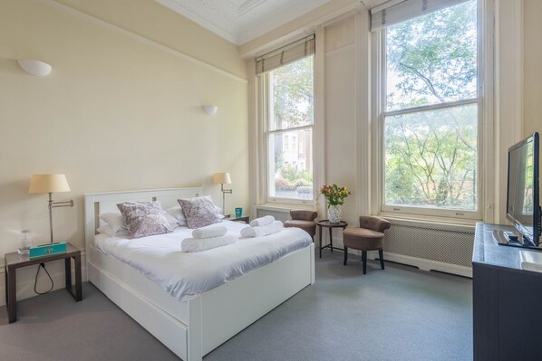 2 bedrooms, iron/ironing board, WiFi, bed sheets