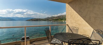 Grandview 522 Waterfront condo on Lake Chelan