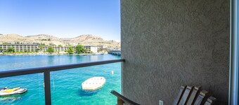 Grandview 720 Waterfront King with River View