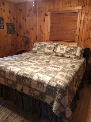 2 室のベッドルーム、アイロン / アイロン台、WiFi (無料)、ベッドシーツ