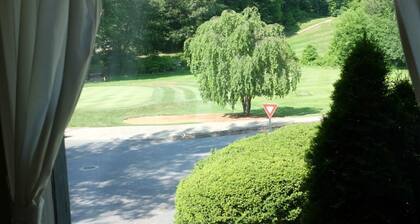 Mökki vihreillä-2/2 kotiin näkymät # 2 vihreä Blue Ridge kurssi WCC. A / C, internet