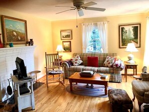 TV, fireplace, DVD player - Cottage on the Greens- 2BR, 2BA, Overlooks WCC #2 Green (Waynesville)