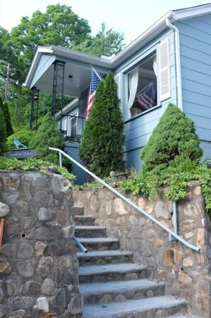 Exterior - Cottage on the Greens- 2BR, 2BA, Overlooks WCC #2 Green (Waynesville)