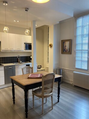 Dining - La Maison des Cochers- 1rst floor apartment- 1 stair - (Amboise)