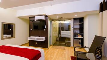 Comfort suite, 1 kingsize bed, niet-roken, sauna | Luxe beddengoed, donzen dekbedden, een laptopwerkplek