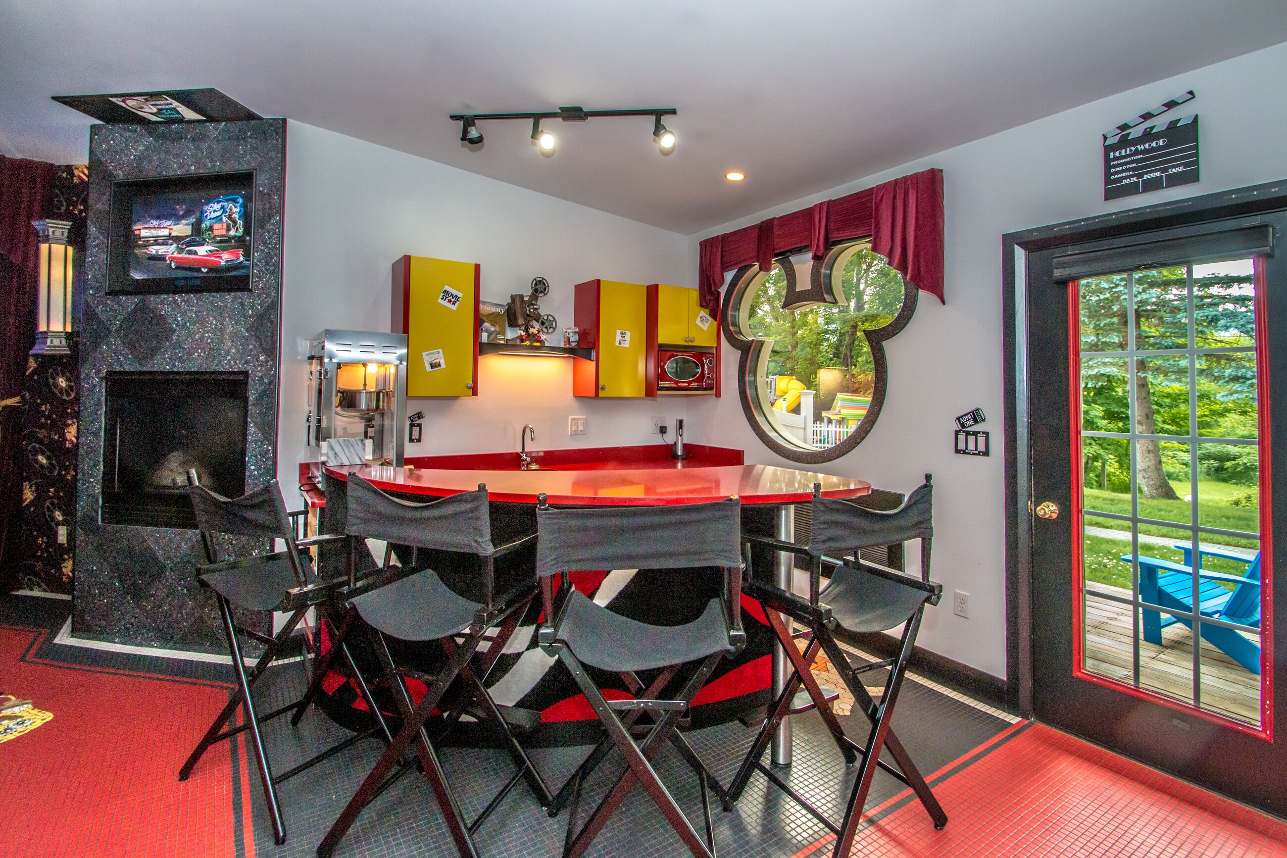 grand suite (showtime) | private kitchenette | microwave, cookware/dishes/utensils