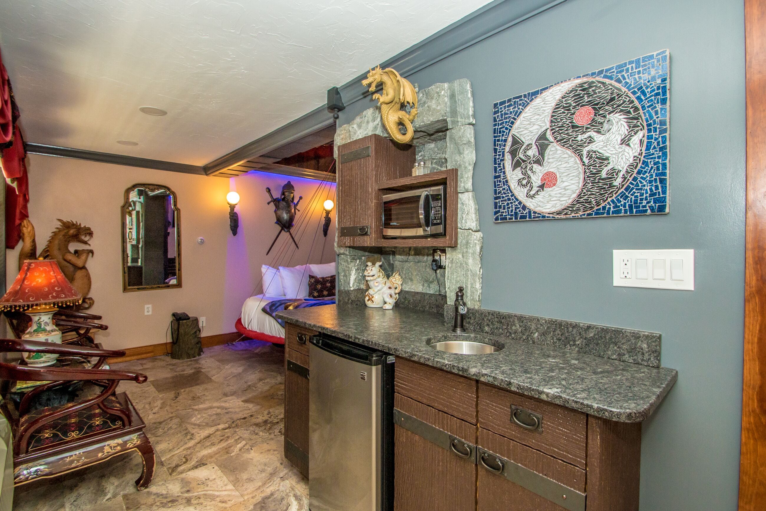 deluxe suite (dragon's lair) | private kitchenette | microwave, cookware/dishes/utensils