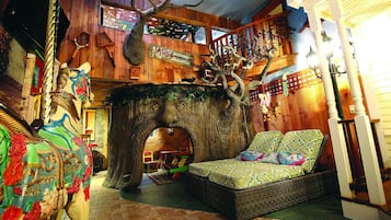 Phòng Suite Superior (Tree House) | 1 phòng ngủ, bộ đồ giường cao cấp, trang trí khác biệt