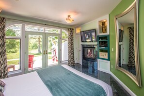 Phòng Suite Deluxe (New York Penthouse) | Bộ đồ giường cao cấp, trang trí khác biệt 