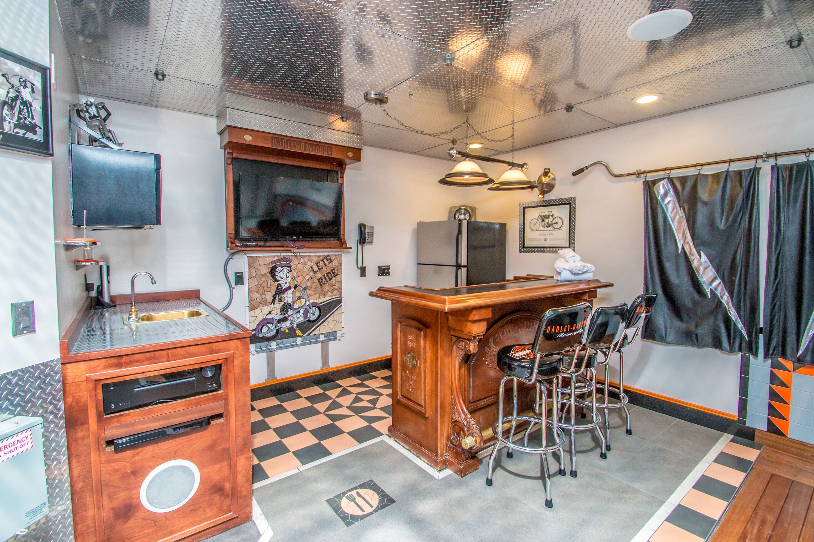 superior suite (motorcycle madness) | private kitchenette | microwave, cookware/dishes/utensils