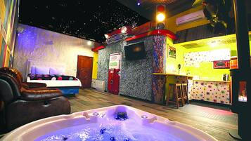 Estúdio superior (Love Shack) | 1 quarto, roupas de cama premium, individualmente decorados