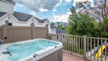 Suíte elite (Sky Captain's Lounge) | Banheira de hidromassagem particular