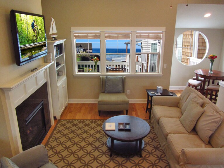 Luxury Condo At The Arch In The Heart Of Historic Nye Beach - Newport, OR