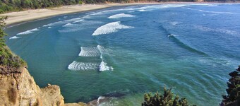 Luxury Condo at the Arch in the heart of Historic Nye Beach